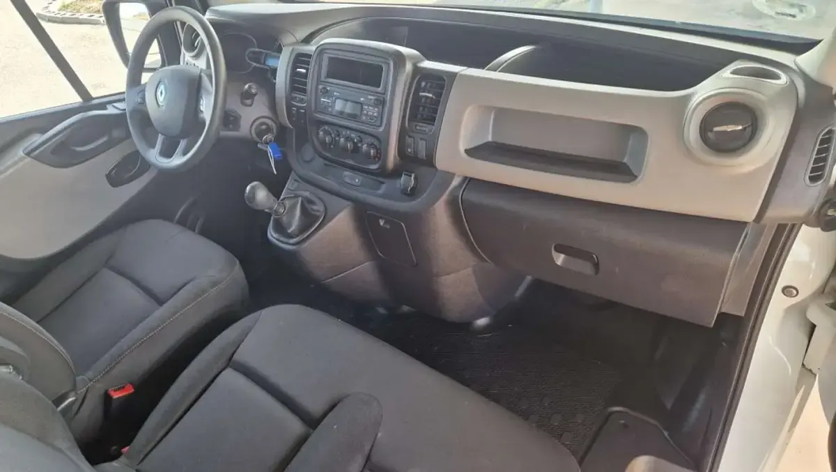 Usado Renault Trafic 120 CV (88 kW) 2019 Blanco Monovolumen
