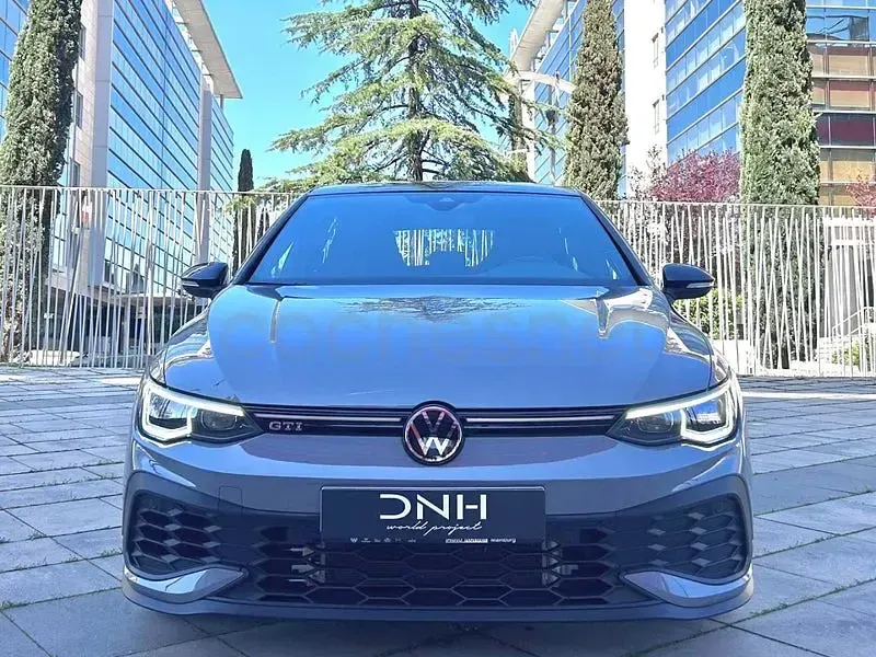 Usado VW Golf VIII GTI Clubsport 301 CV (221 kW) 2024 Gris / plata Berlina