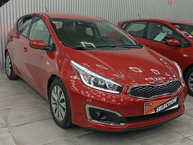 Usado Kia Ceed 100 CV (73 kW) 2018 Rojo Utilitario