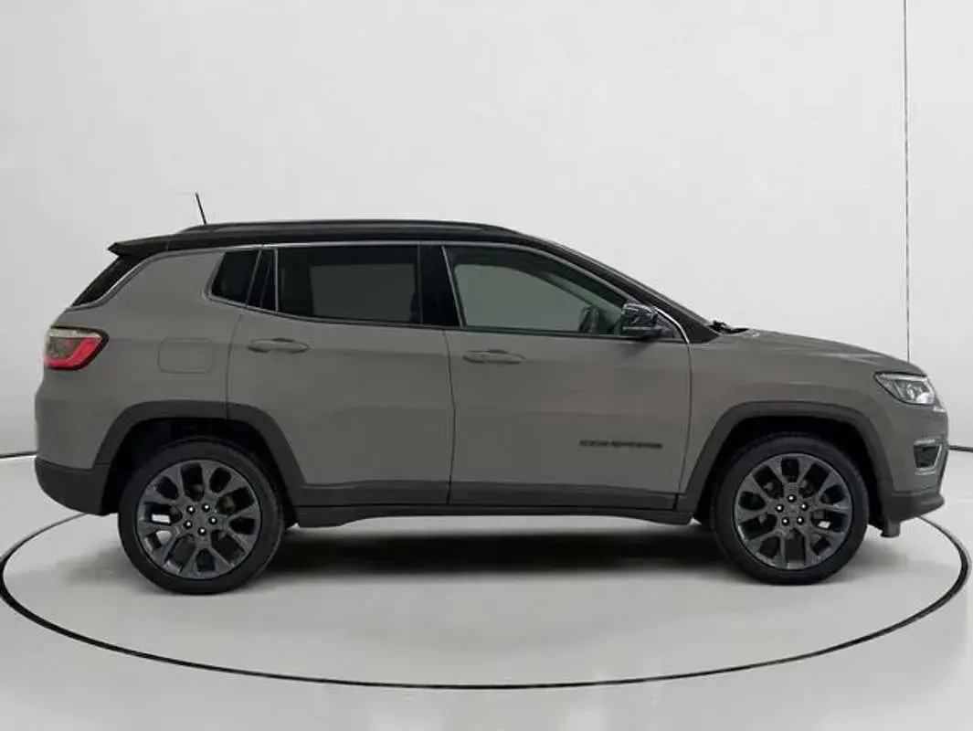 Usado Jeep Compass Sport 150 CV (110 kW) 2020 Gris SUV