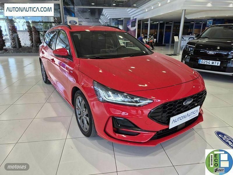 Rojo Usado 2023 Ford Focus ST-Line Berlina | 23.500 € (Caro) - Imagen 1/4