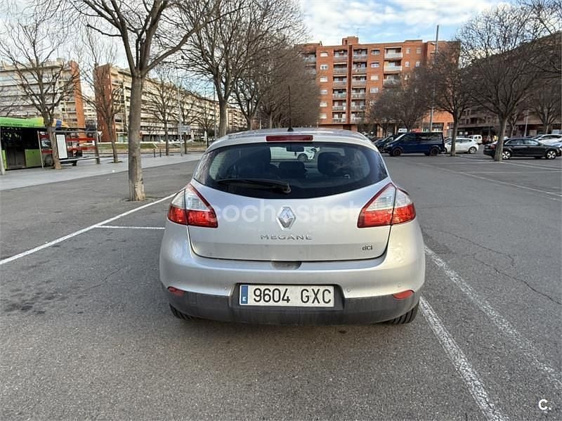 Usado Renault Mégane Expression 105 CV (77 kW) 2010 Gris / plata Berlina