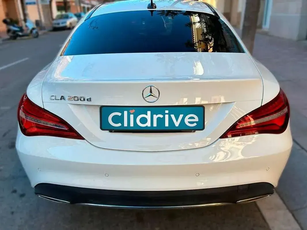 Usado Mercedes CLA200 136 CV (100 kW) 2017 Blanco Coupe
