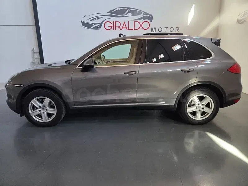 Usado Porsche Cayenne 245 CV (180 kW) 2012 Gris / plata SUV
