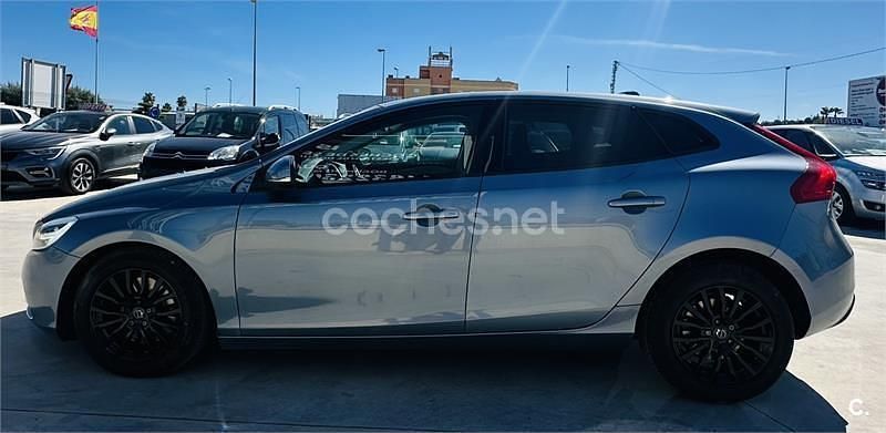 Usado Volvo V40 120 CV (88 kW) 2017 Azul Berlina