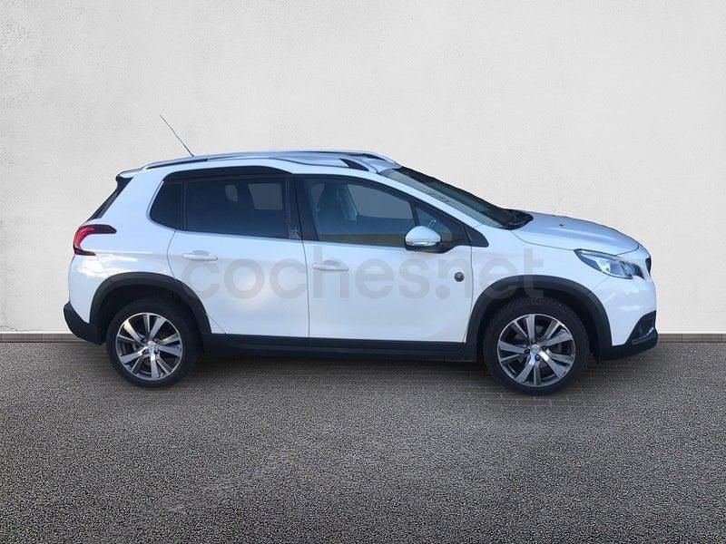 Usado Peugeot 2008 Allure 130 CV (95 kW) 2018 Rojo SUV