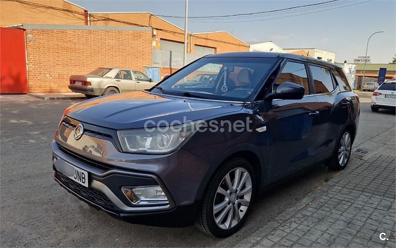 Negro Usado 2016 Ssangyong Tivoli SUV | 9500 € - Imagen 1/4