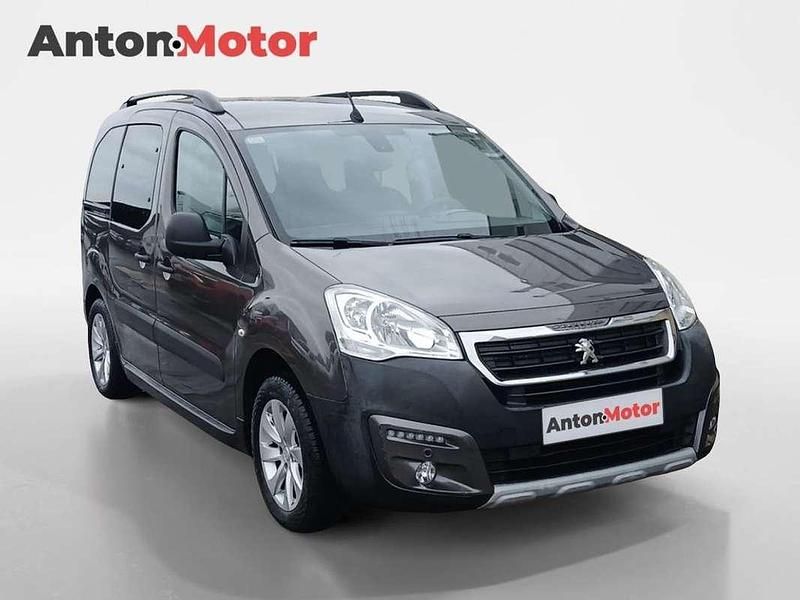 Usado Peugeot Partner Tepee Active 111 CV (81 kW) 2018 Marrón Monovolumen