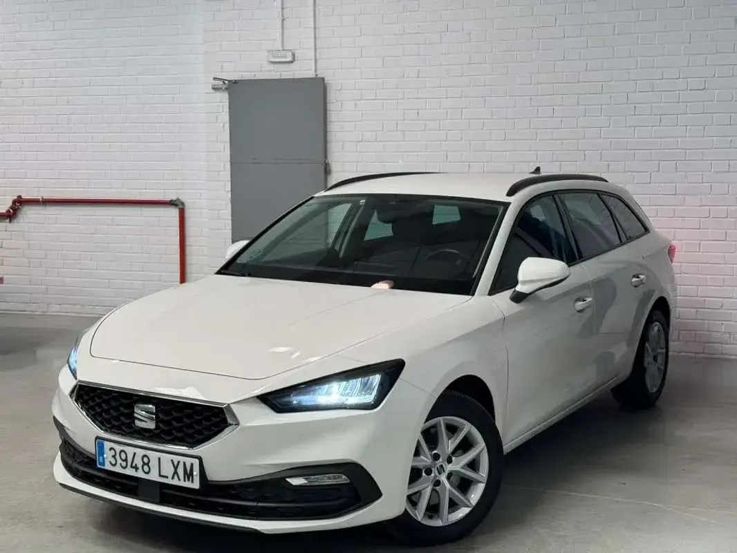 Usado Seat Leon FR 150 CV (110 kW) 2022 Blanco Utilitario