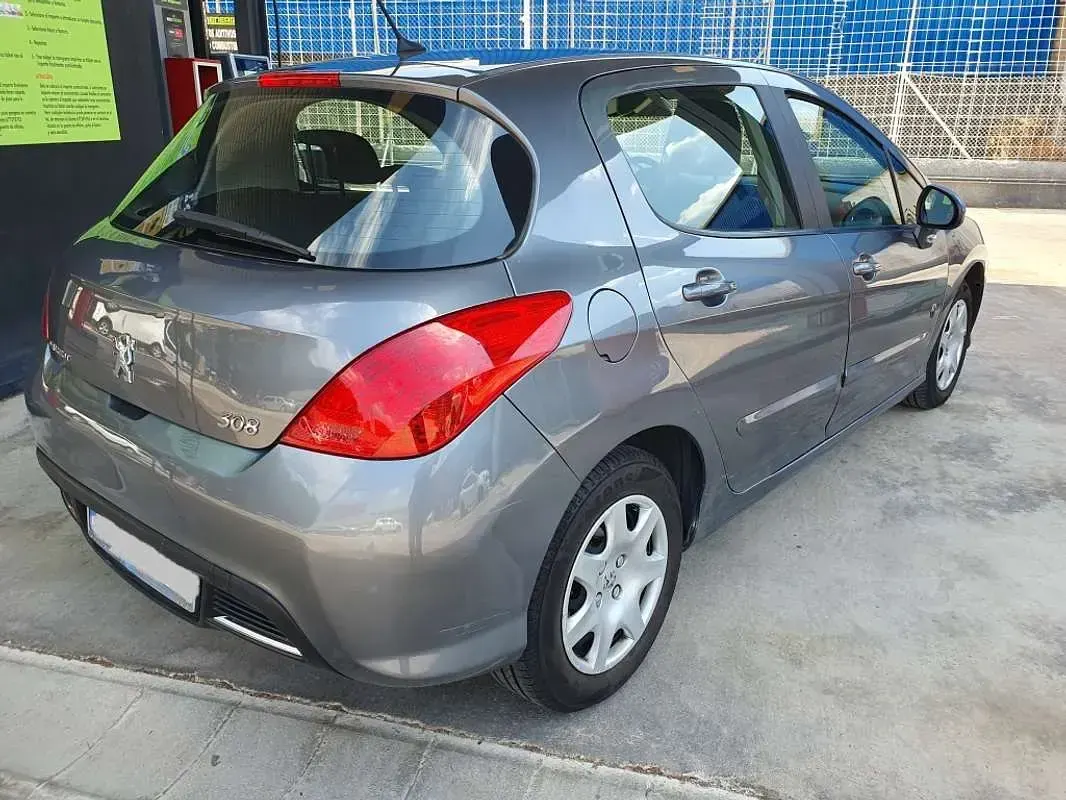 Usado Peugeot 308 Envy 92 CV (67 kW) 2011 Verde Utilitario