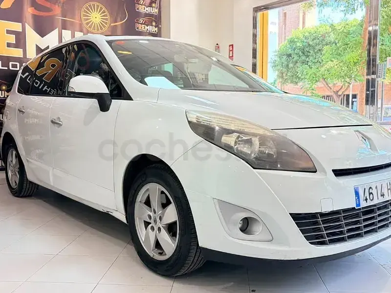 Usado Renault Grand Scénic Dynamique 110 CV (80 kW) 2011 Blanco Monovolumen
