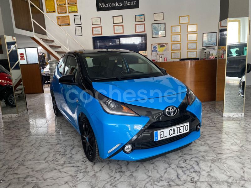 Usado Toyota Aygo X-cite 69 CV (50 kW) 2016 Azul Utilitario