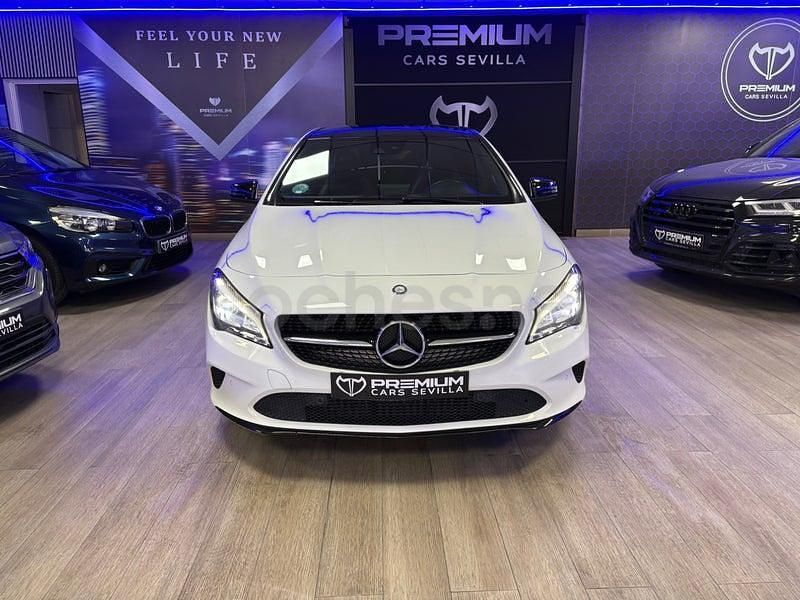 Usado Mercedes CLA200 Shooting Brake 156 CV (114 kW) 2017 Blanco Familiar