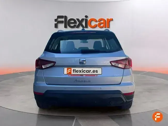 Usado Seat Arona Style 110 CV (80 kW) 2022 Gris SUV