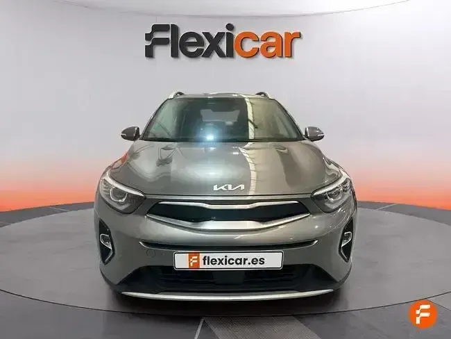 Usado Kia Stonic 100 CV (73 kW) 2024 Gris SUV