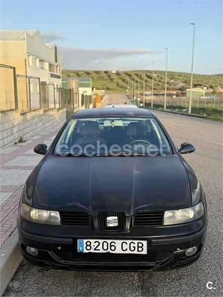 Usado Seat Leon 90 CV (66 kW) 2003 Negro Utilitario