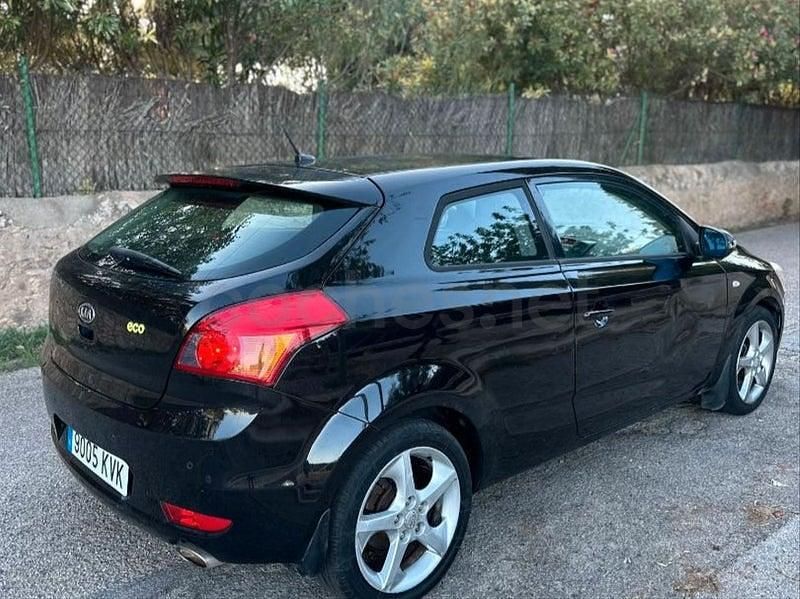Usado Kia Ceed Active 128 CV (94 kW) 2011 Negro Utilitario