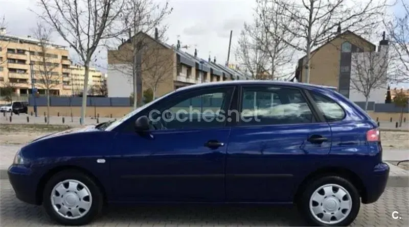 Usado Seat Ibiza Stella 75 CV (55 kW) 2003 Azul Utilitario