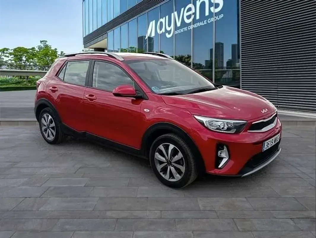 Usado Kia Stonic 101 CV (74 kW) 2023 Amarillo SUV