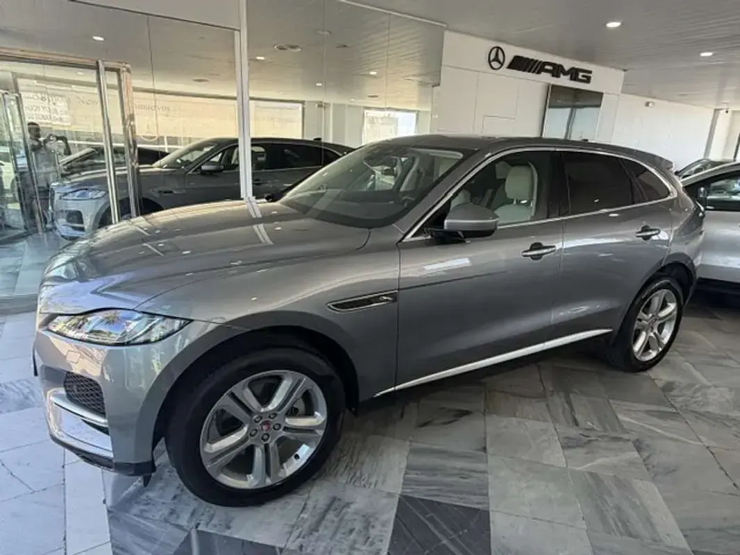 Usado Jaguar F-Pace SE 204 CV (150 kW) 2022 Gris SUV