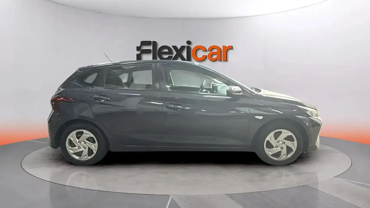 Usado Hyundai i20 84 CV (61 kW) 2022 Gris Utilitario