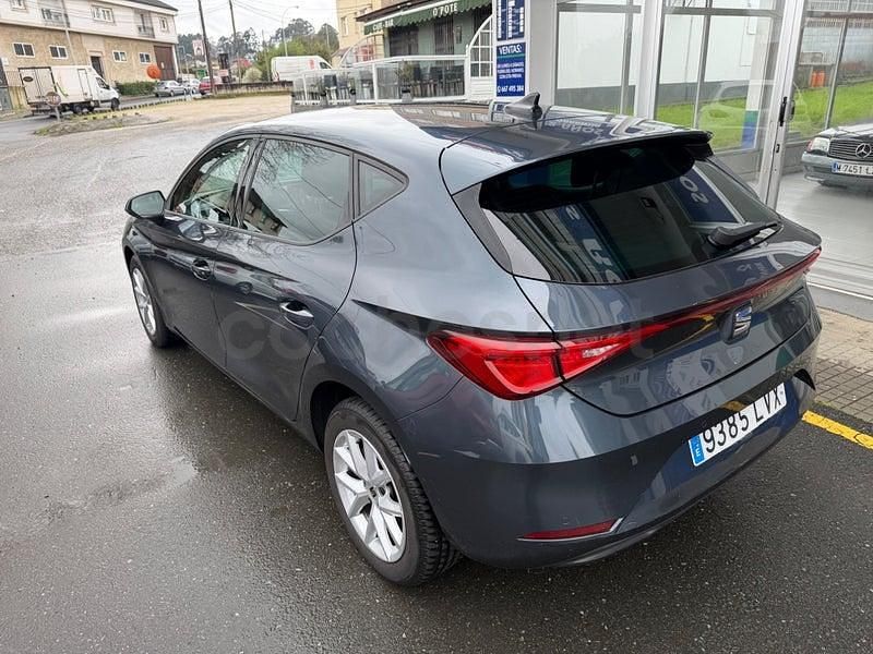 Usado Seat Leon Style 115 CV (84 kW) 2022 Gris / plata Familiar