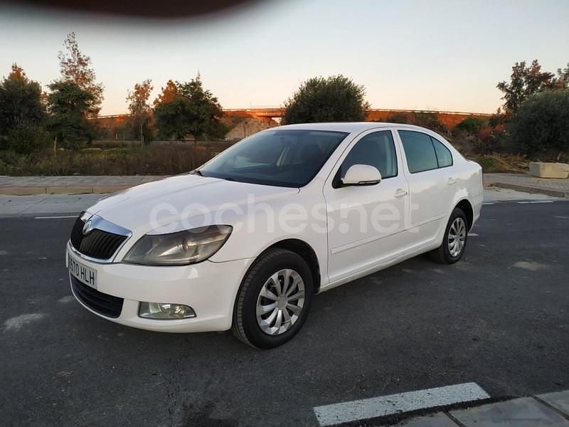 Blanco Usado 2012 Skoda Octavia Ambition Berlina | 2650 € - Imagen 1/4