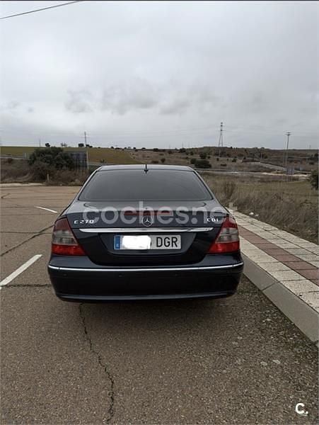 Azul Usado 2005 Mercedes E270 Avantgarde Berlina | 5990 € (Un poco caro) - Imagen 1/4