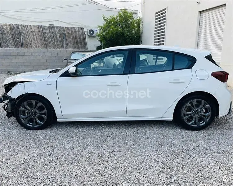 Usado Ford Focus ST-Line 115 CV (84 kW) 2024 Blanco Berlina