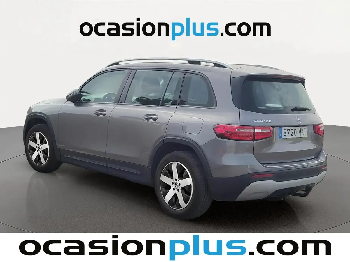 Usado Mercedes GLB180 136 CV (100 kW) 2021 Gris SUV