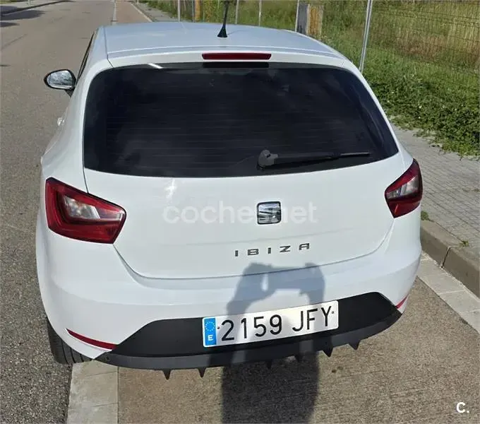 Usado Seat Ibiza CONNECT 95 CV (69 kW) 2015 Blanco Berlina