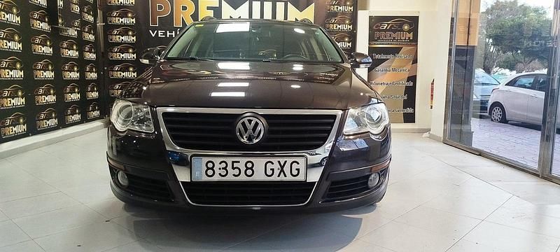Usado VW Passat 110 CV (80 kW) 2010 Negro Familiar