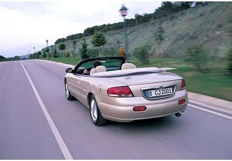 Usado Chrysler Sebring Cabriolet 203 CV (149 kW) 2002 Azul Descapotable