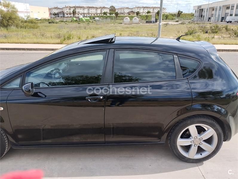 Usado Seat Leon Reference 140 CV (102 kW) 2007 Negro Utilitario