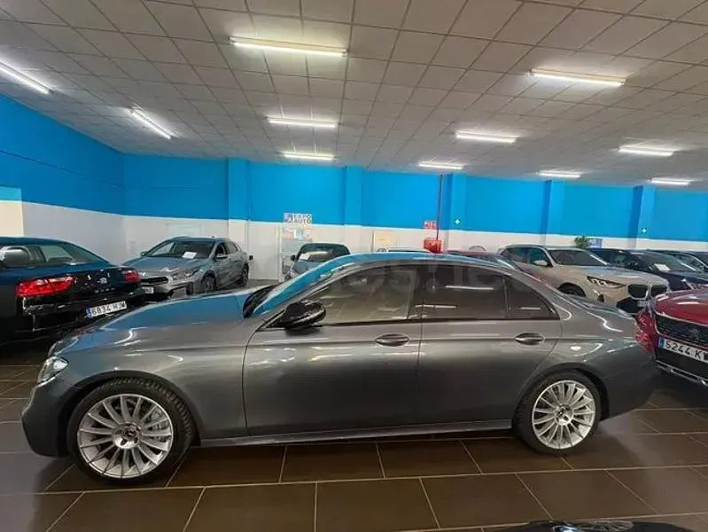 Usado Mercedes E43 AMG 401 CV (294 kW) 2018 Gris / plata Berlina