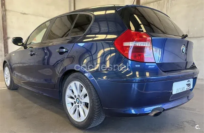 Usado BMW 118 143 CV (105 kW) 2010 Azul Utilitario