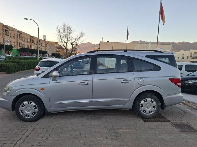 Usado Ssangyong (KGM) Rodius Limited 165 CV (121 kW) 2006 Gris / plata Monovolumen