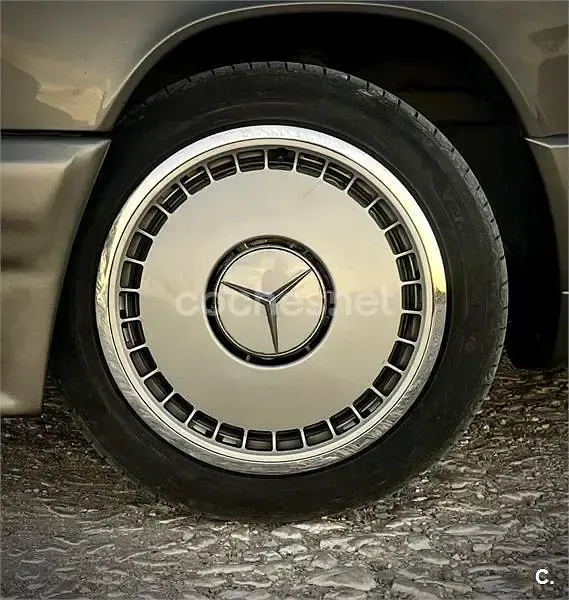 Usado Mercedes 190 109 CV (80 kW) 1992 Gris / plata Berlina