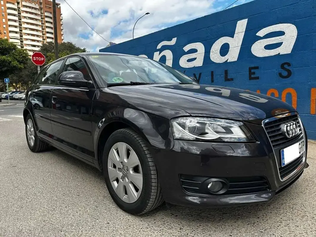 Usado Audi A3 Sportback Ambiente 125 CV (91 kW) 2010 Negro Utilitario