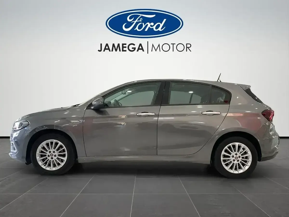 Usado Fiat Tipo Life 130 CV (95 kW) 2021 Gris / plata Berlina