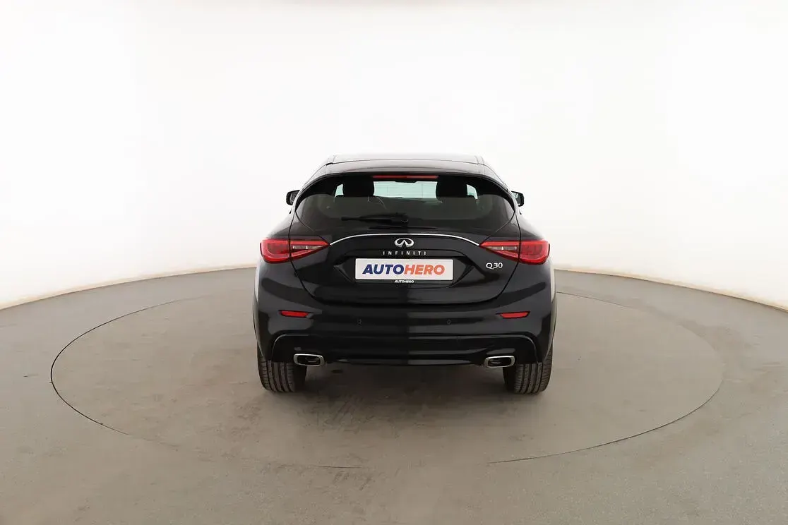 Usado Infiniti Q30 Premium 110 CV (80 kW) 2018 Negro Berlina