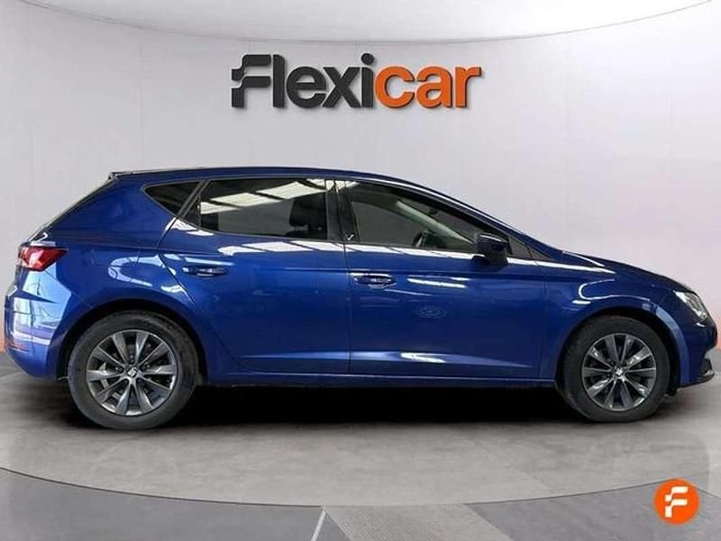 Usado Seat Leon ST Style 131 CV (96 kW) 2020 Azul Familiar