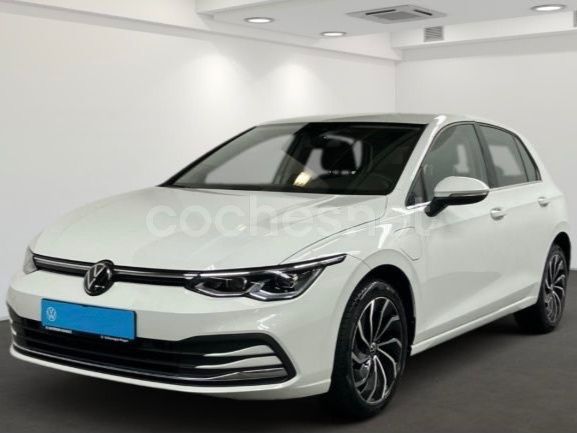 Blanco Usado 2022 VW Golf VIII Berlina | 25.800 € (Buen precio) - Imagen 1/4