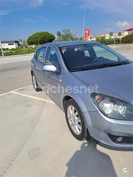 Usado Opel Astra Enjoy 90 CV (66 kW) 2007 Gris / plata Berlina