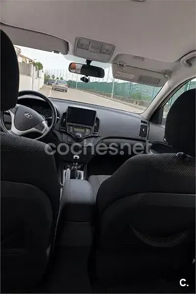 Usado Hyundai i30 Comfort 109 CV (80 kW) 2010 Gris / plata Berlina