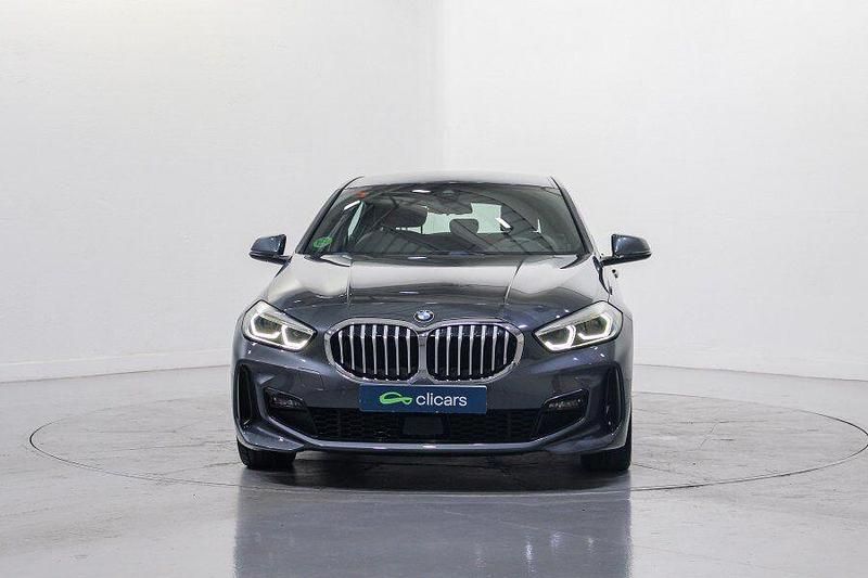 Usado BMW 118 M Sport 150 CV (110 kW) 2021 Gris / plata Utilitario