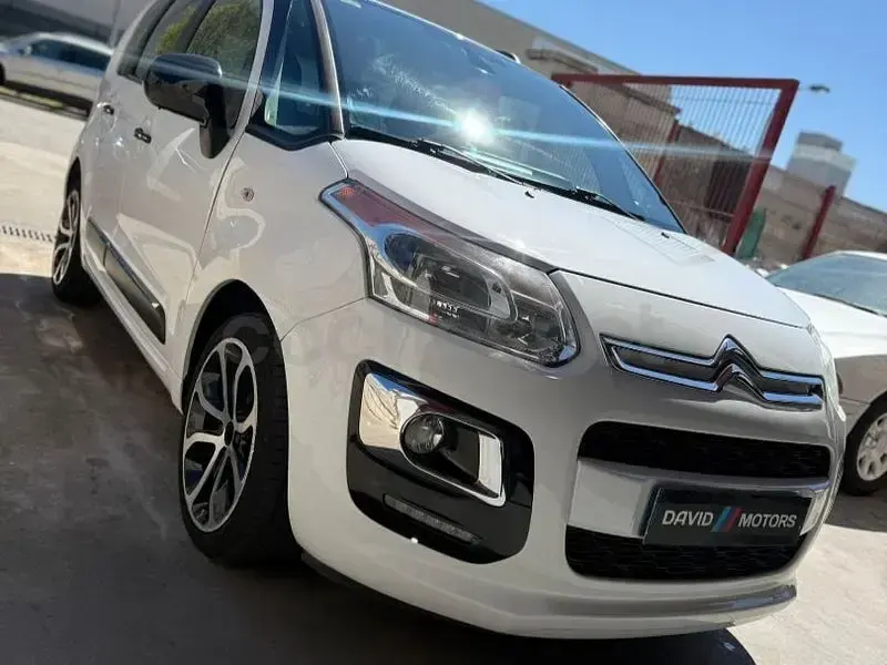 Usado Citroën C3 Picasso Feel 99 CV (72 kW) 2016 Blanco Monovolumen
