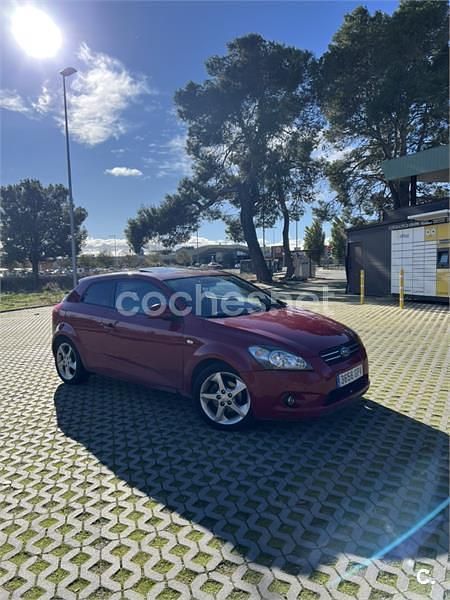 Granate Usado 2009 Kia ProCeed Berlina | 4200 € (Precio justo) - Imagen 1/4