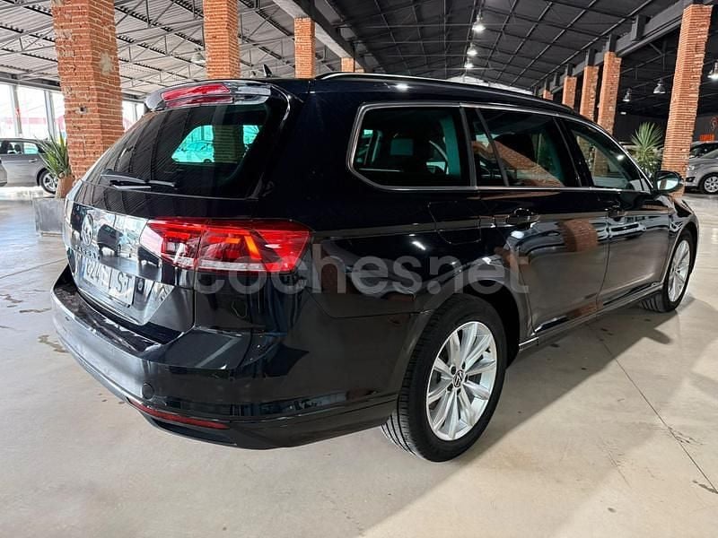 Usado VW Passat Executive 150 CV (110 kW) 2021 Negro Familiar