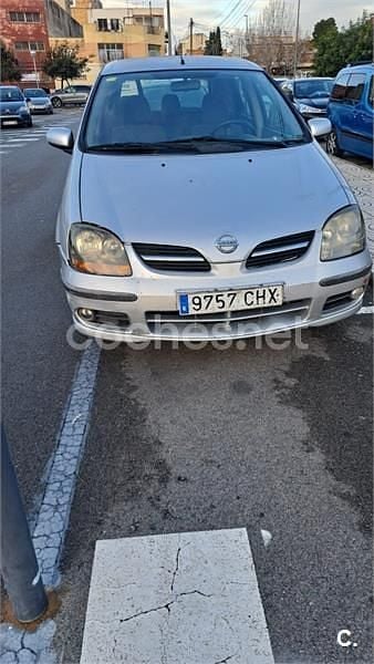Usado Nissan Almera Tino Acenta 136 CV (100 kW) 2003 Gris / plata Monovolumen